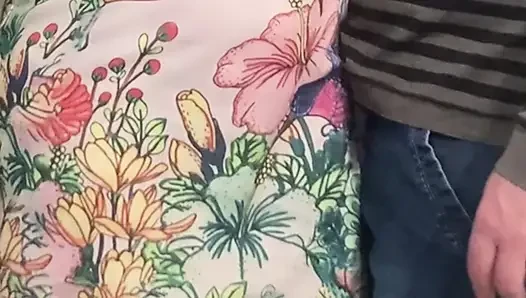Sexy behaarte muschi in der u-bahn von ihrem chef gefingert