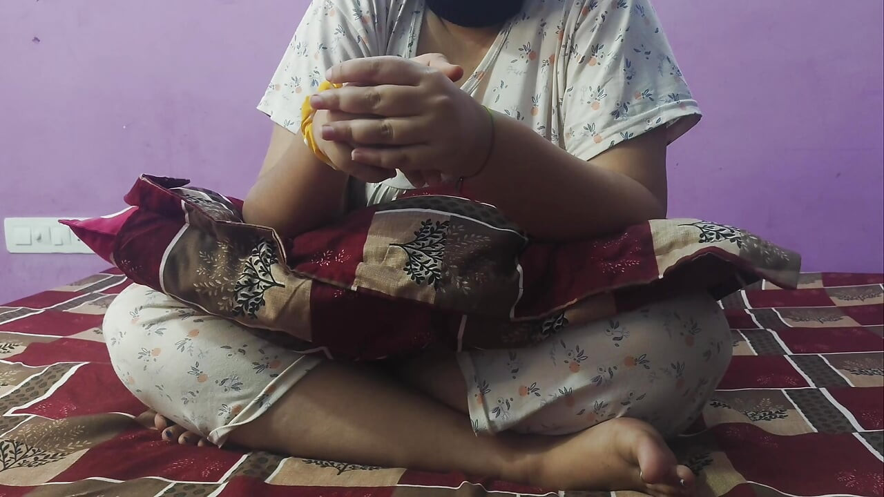 Chica india en experiencia de primera vez