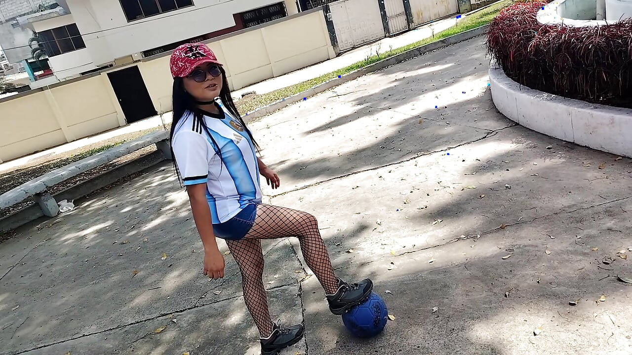 An Argentinian woman beats a European man. In the end, they have sex to satisfy their desires for the 2026 World Cup.
