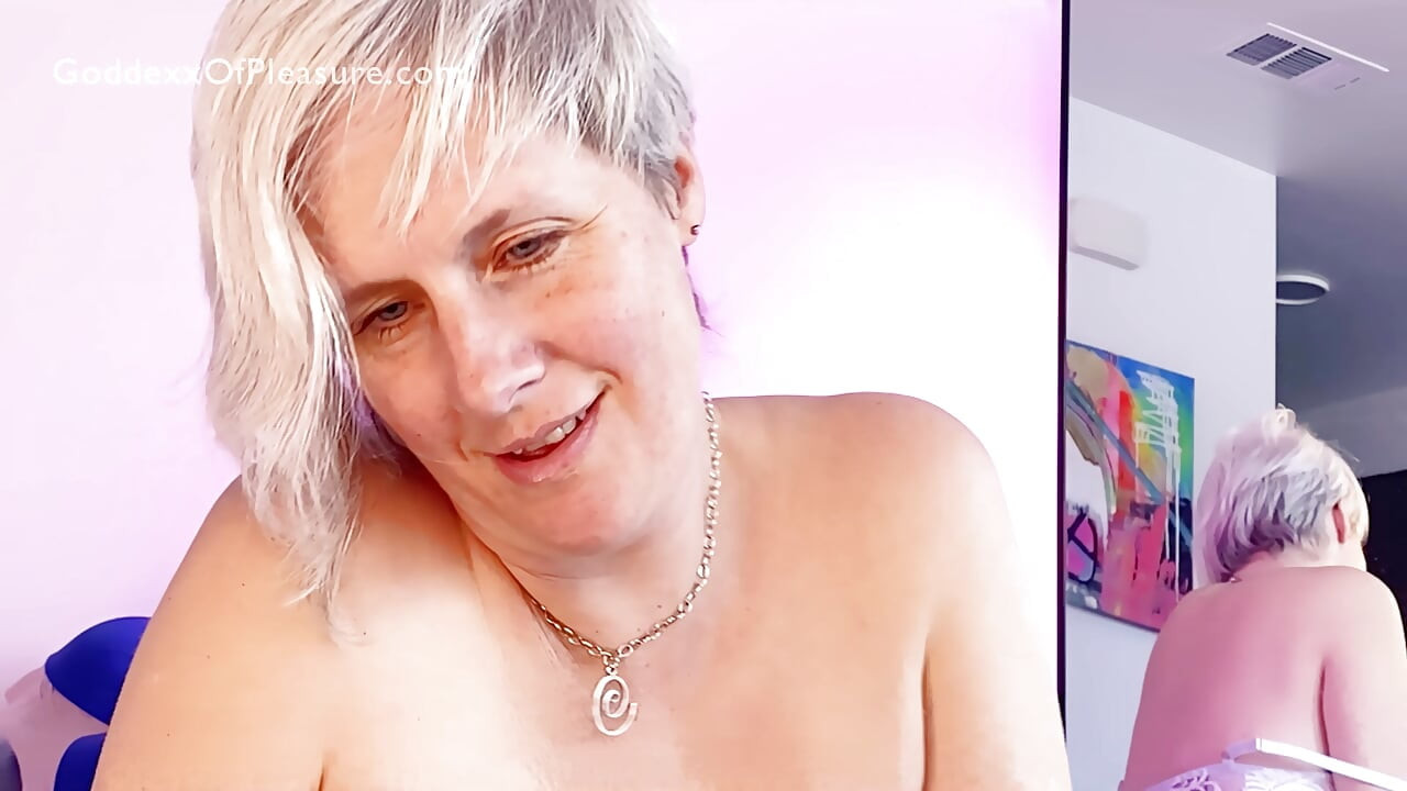 Helping Mommy Pick Out The Best Bra While She Tells Me How To Touch Myself & Cum JOI CEI