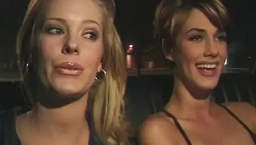 Versaute Taxifahrt: Heiße Blonde im Auto