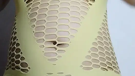 Aku lagi sendirian di rumah