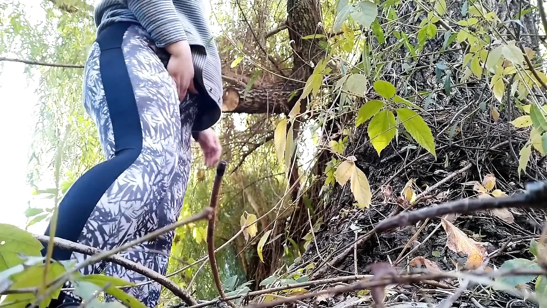 Mature Stepmom Fucks Herself Doggystyle Outdoors