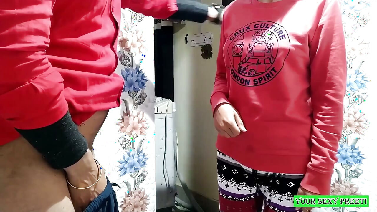 Üvey Kız Kardeşim Beni Banyoda Mastürbasyon Yaparken Yakaladı