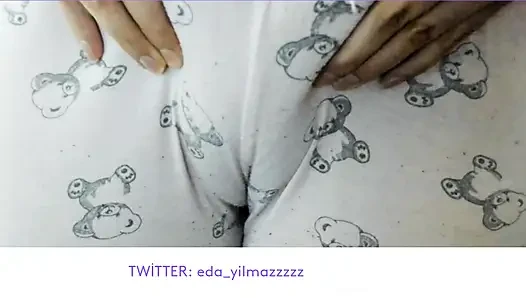 CAMELTOE- SWOLLEN PUSSY- MASTURBATE WITH PAJAMAS