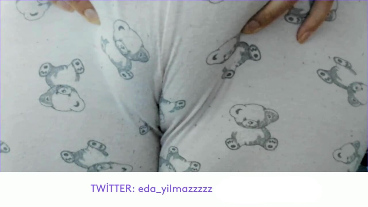 CAMELTOE- MASTURBATION IN PAJAMAS- PUFFED PUSSY- TURKISH PORN