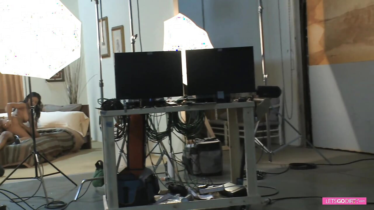 Horny ebony girl wants to have her pussy stuffed