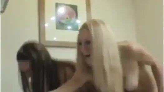 Mandi ve Kristina - amcık tıraşı - kamera arkası