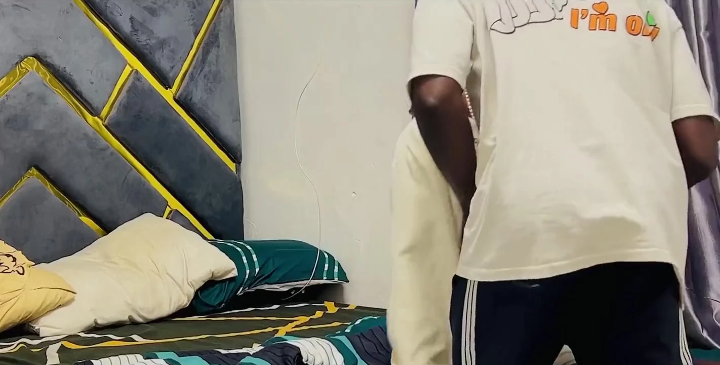 Seksi kraliçe büyük kıvrımlı mantarla ilgileniyor