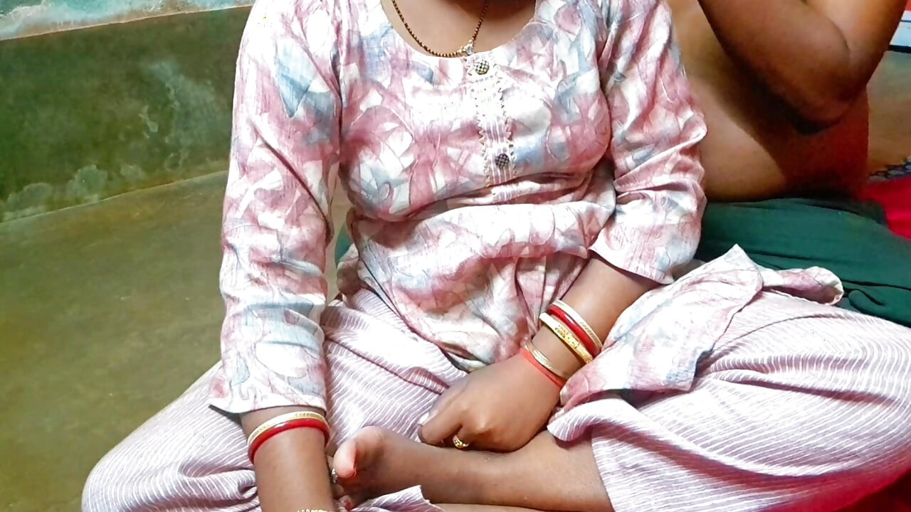 Desi Indian village bhabhi Show Boobs With lover