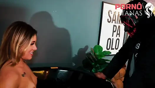 Cewek hot rambut pirang ini balas dendam sama bandit