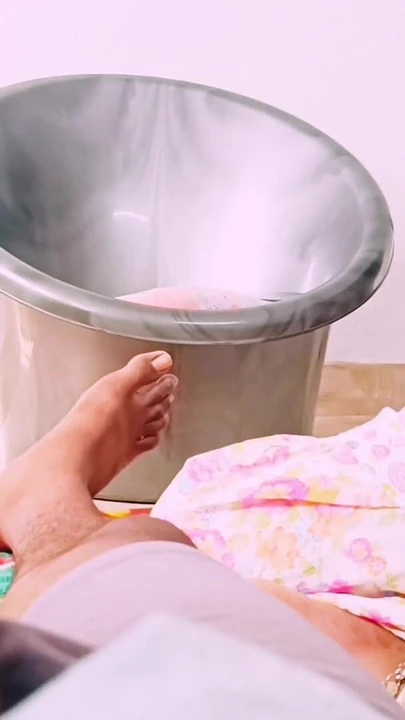 Momen epik dari "ibu tiri dan anak tiri india ngentot sama ibu tirinya sendiri sambil menikmati kontol besar anak tirinya. Pembicaraan kotor Telugu."