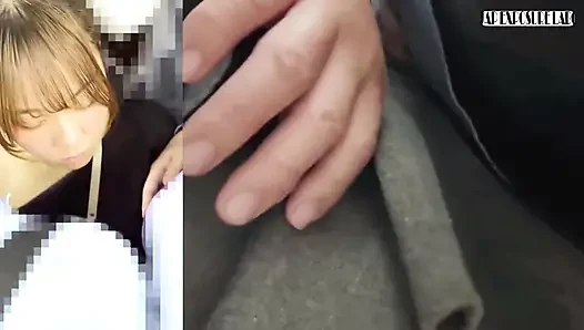 Cewek semok ini lagi asik ngentot strap-on sampai lubangnya menggoda! Fingering memeknya bikin cewek ini menjerit, edisi khusus!