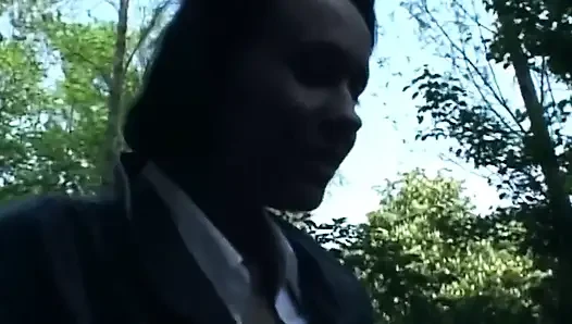 Esmer kadın açık havada ve içeride çıplak ve azdırıyor