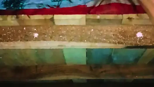 Sister-in-law's bad fucking and spreading both her legs, put the whole penis and took out the piss from the pussy.
