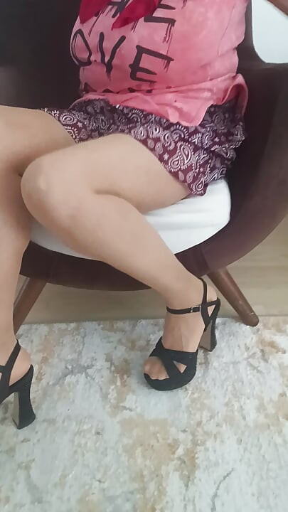 Pantyhose fantasy with my friend's hijab-wearing stepmother