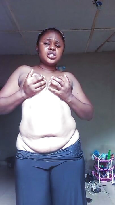 Nigeriansk jente som spruter på livestream