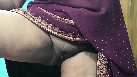 Heißer Desi-Look in Sari, kommen, fühlen sie den charme