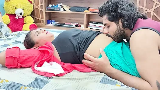 Yatakta koltuk altı yalama ve göbek yalama romantizmi ile dudak kilidi