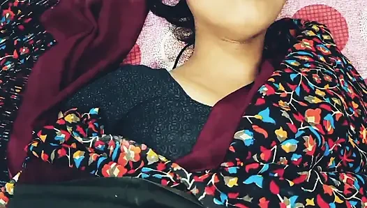 Pacar hot india 25 tahun lagi asik ngentot memeknya