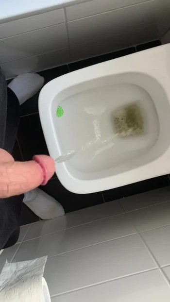 Young stud is pissing first time on Video