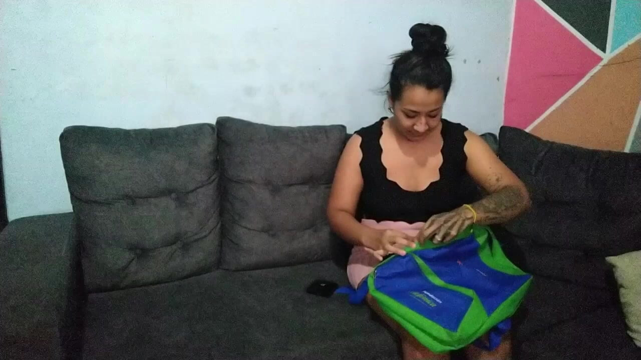 A melhor aluna está na minha casa para me dar conselhos e em troca eu dou boquete na bunda dela
