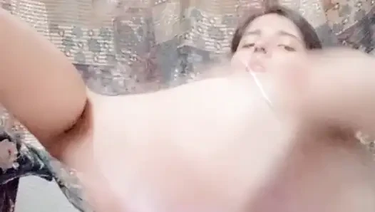 Тинку-девственницу Mantasha Idrisi впервые трахнули