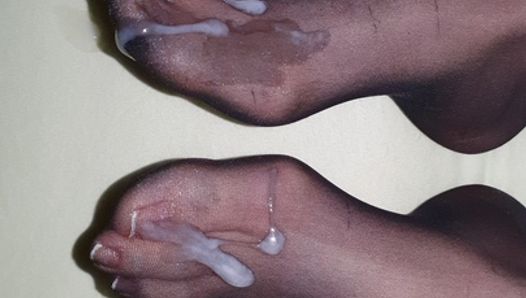 Éjaculation sur des pieds en nylon et des ongles français n ° 13