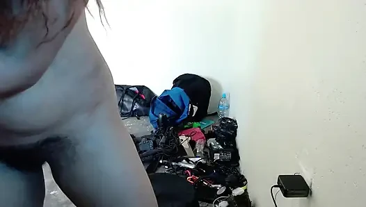 Cewek ini lagi asik masturbasi pakai dildo ukuran raksasa 3