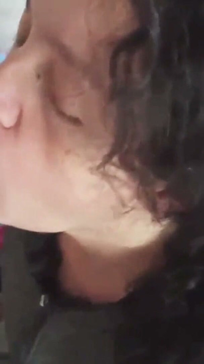 Tatlı MILF Sik Yalayarak Sütünü Çıkarıyor | Bölüm 1