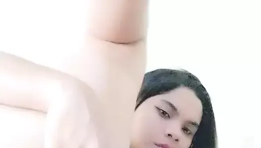 My sister masturbates in front of the camera to send it to her boyfriend