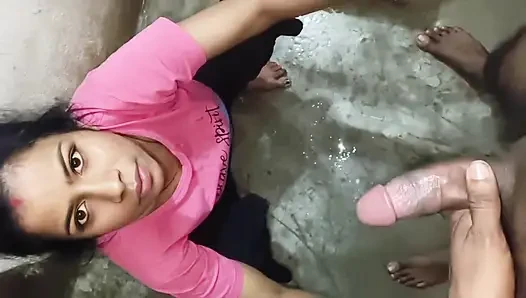 Saison 135. Amisha bhabhi leckt den schwanz ihres freundes im badezimmer
