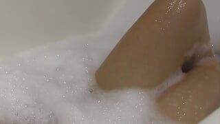 Sexy girlfriend take a bath