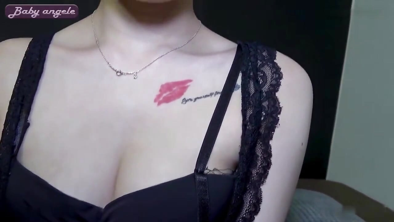 First Shoot Offer - a Stunning Beauty Applies for a High-pay Private Job