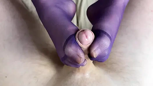 Госпожа В Фиолетовых Чулках Делает Футджоб И Хенджоб