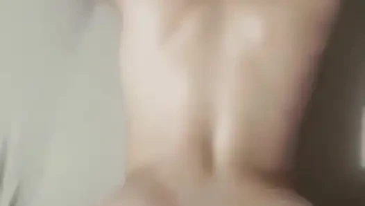 Zevk içinde inliyor