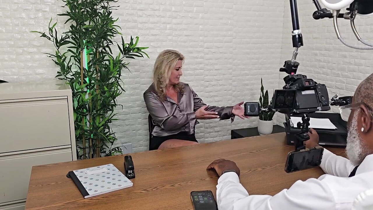 Married Parent Fucks the Principal Huge BBC in His Office
