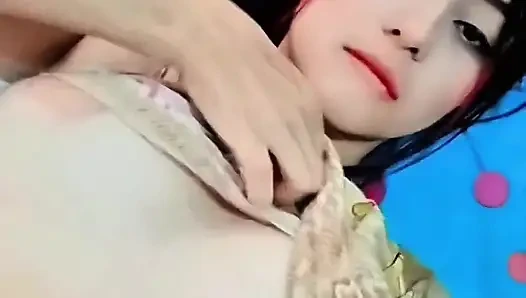 Ей 18 лет, я встретил ее в университете, и это случилось