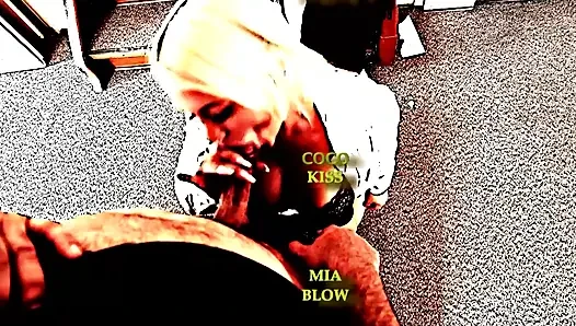 Heiße blondine macht masturbation und liebt blowjob