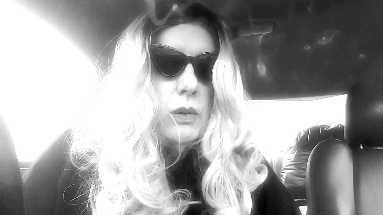 BÀ NỘI TS THÍCH BÚ CU MORE120 TINH TRONG XE HƠI CỦA BÀ ẤY CD TS LADYBOY