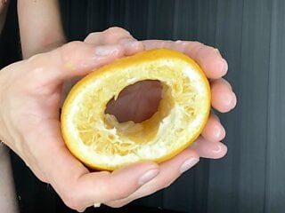 Follada de frutas Fleshlight casera con una naranja