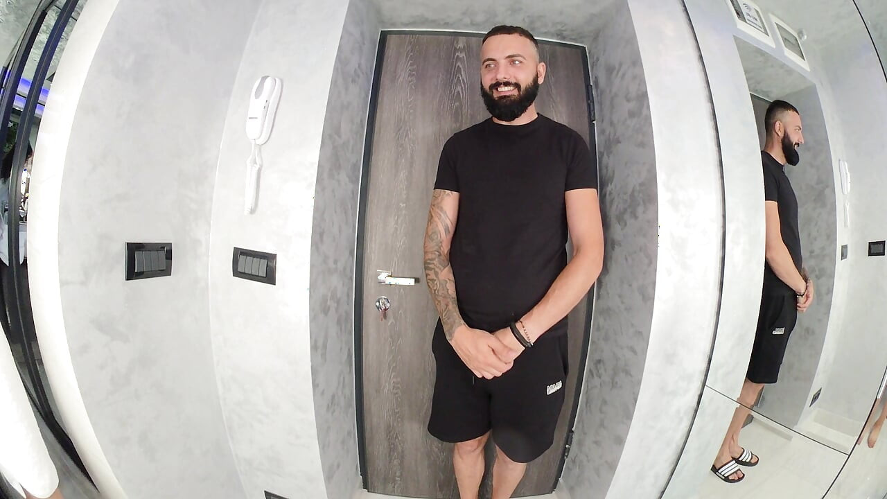 Tôi trả tiền bằng cách làm tình mạnh bạo cho pizza của tôi