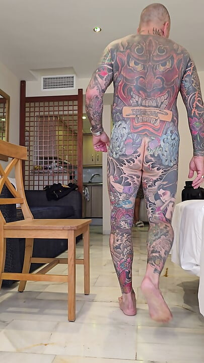 Fessée dans la chambre d'hôtel