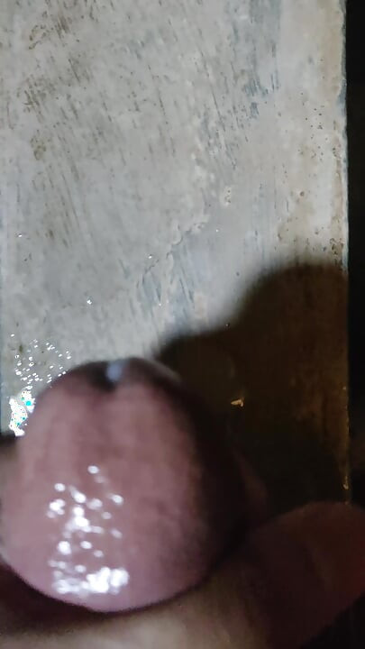 Z bliska mokra masturbacja 2 z pierścieniem kutasa