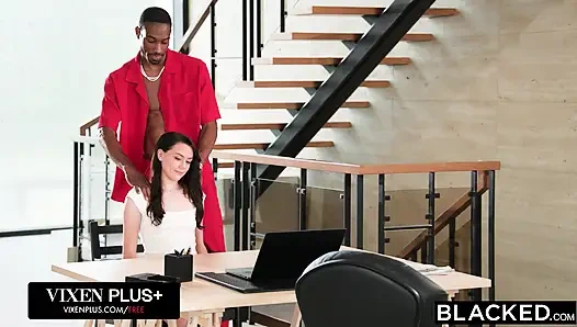 BLACKED, BBC-neugierige zierliche college-grad, selena love kann dem massiven schwanz des chefs nicht widerstehen