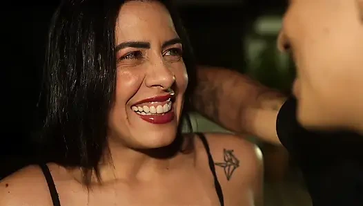 Orta yaşlı seksi komşumu tanıştırayım: Götünü yüzümde sallayarak beni apartmanda karşılıyor