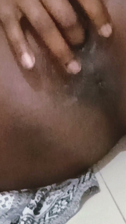 모든 구멍에서 창녀를 때리기 위해 검은 창녀와 팀을 이루어 감독 | 클립 2