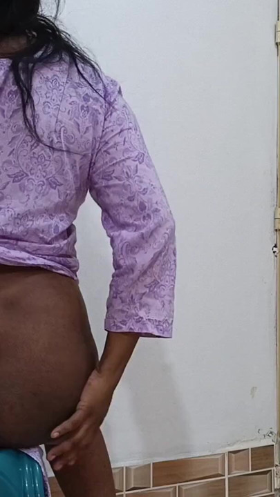 Desi girl vabi single poss hottest real video | Clip 1