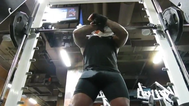 Str8 workout bulge