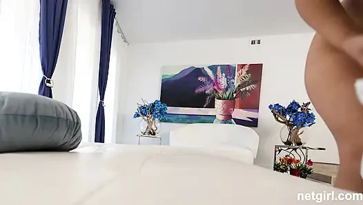 Baştan çıkarıcı gözlü büyük götlü latin ve oldukça seks sürüşü!